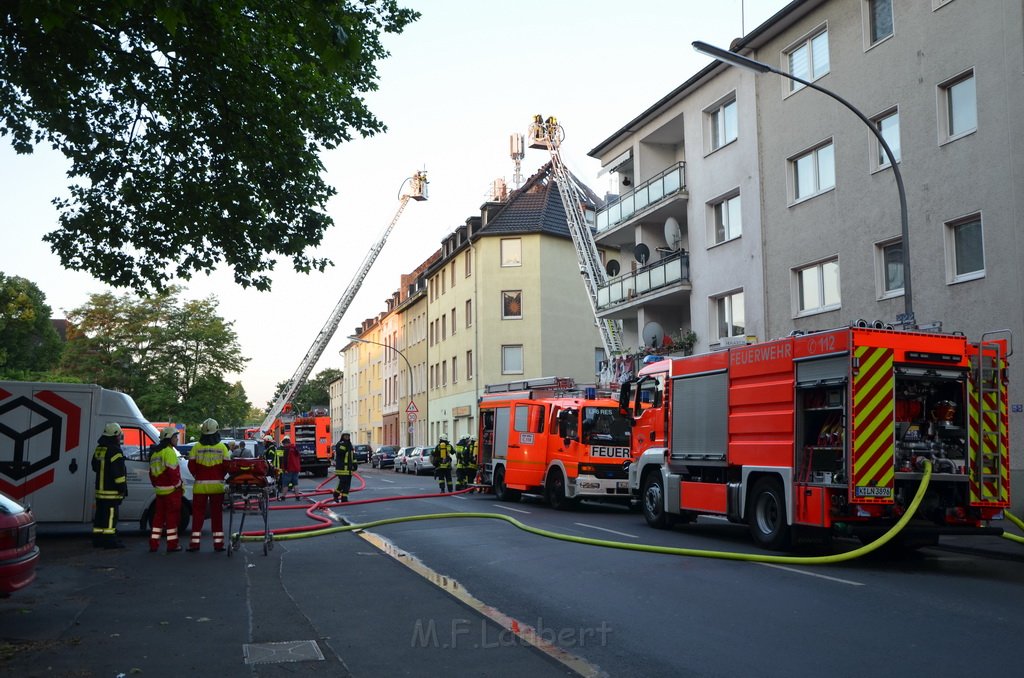 Feuer 3 Dachstuhl Koeln Buchforst Kalk Muelheimerstr P171.JPG